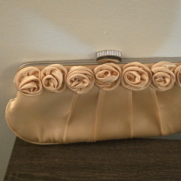 Gold Flower-design Evening Purse - Picture 6 of 7